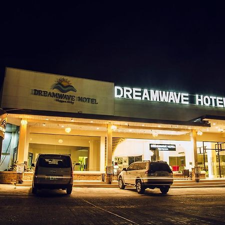 Dreamwave Hotel Ilagan Buitenkant foto