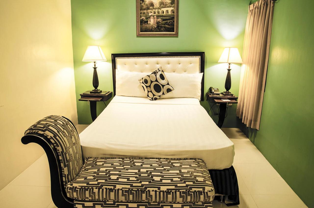 Dreamwave Hotel Ilagan Buitenkant foto
